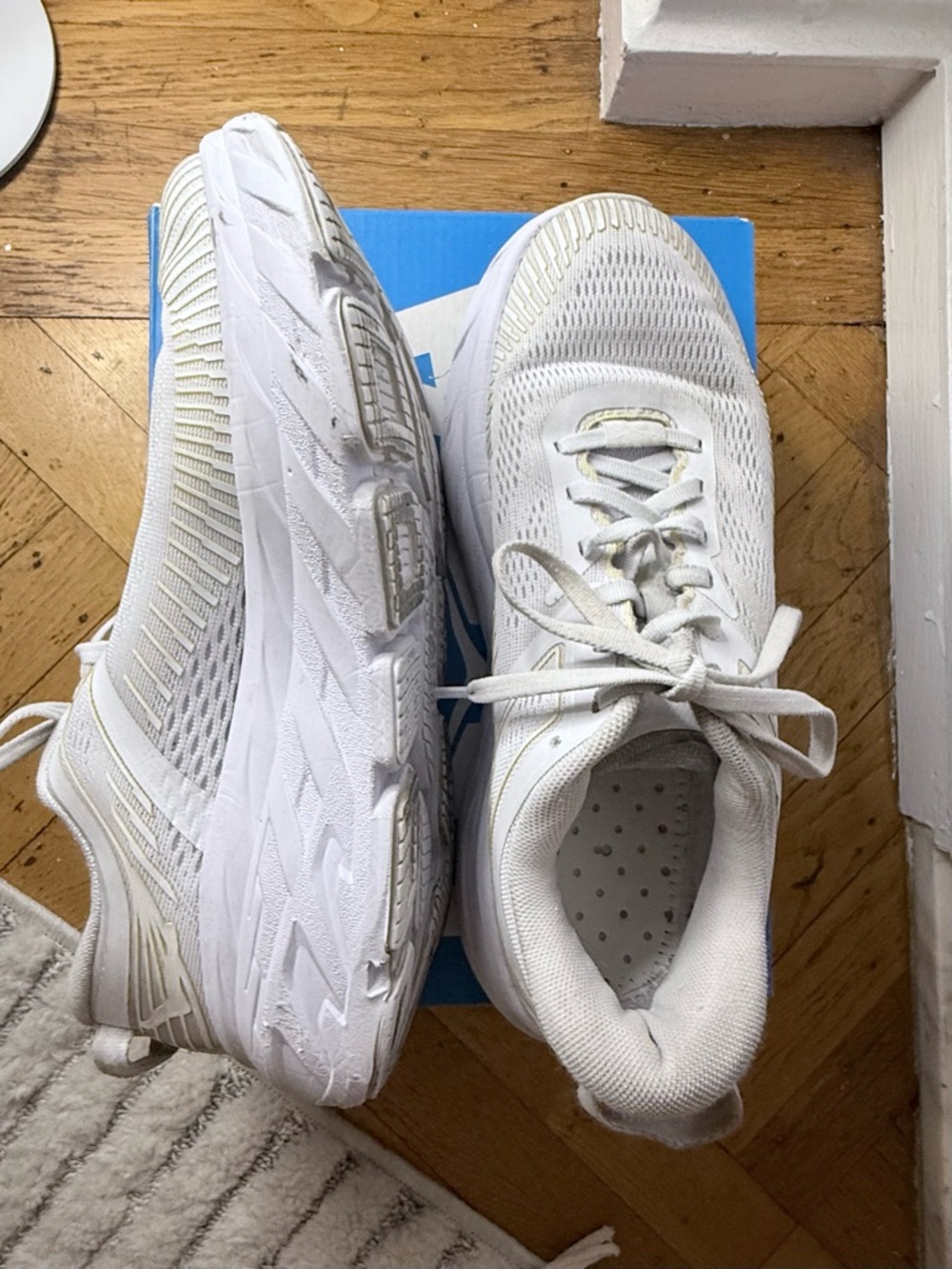 Hoka One One Bondi 7 White Bottom /White Upper Womans size 7 - Picture 4 of 14